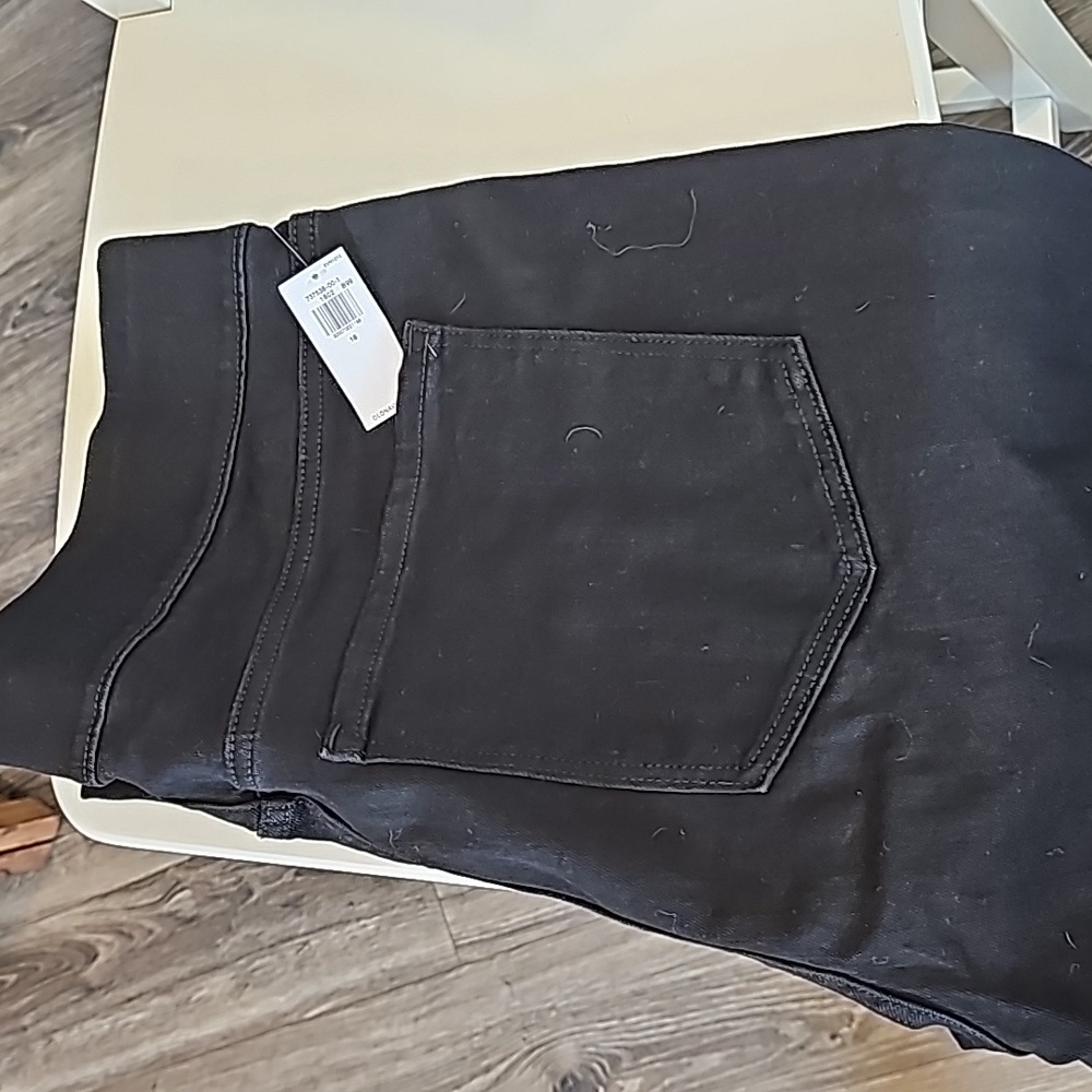 Size 16 NWT old Navy black jeans